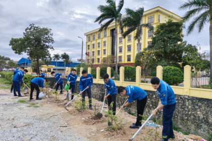 CHI ĐOÀN TRUNG TÂM AN TOÀN MỎ RA QUÂN TRỒNG CÂY HƯỞNG ỨNG THÁNG THANH NIÊN 2026