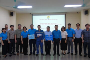 Công đoàn TKV thăm, tặng quà Trung tâm An toàn Mỏ nhân Tháng Công nhân và Tháng hành động về An toàn vệ sinh lao động năm 2026